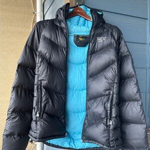 Women’s Mountain Hardwear jacket